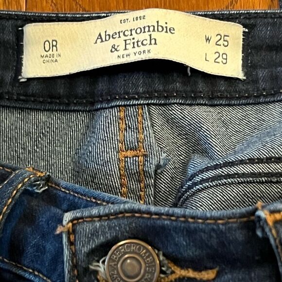 Abercrombie & Fitch mid rise size 25 lightly distressed jeans - Picture 4 of 6